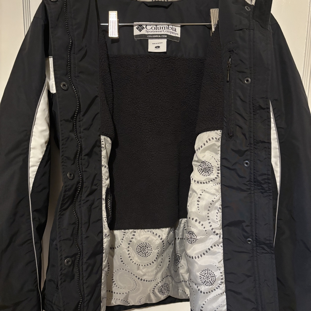 Columbia Women's Black and White Ski Jacket